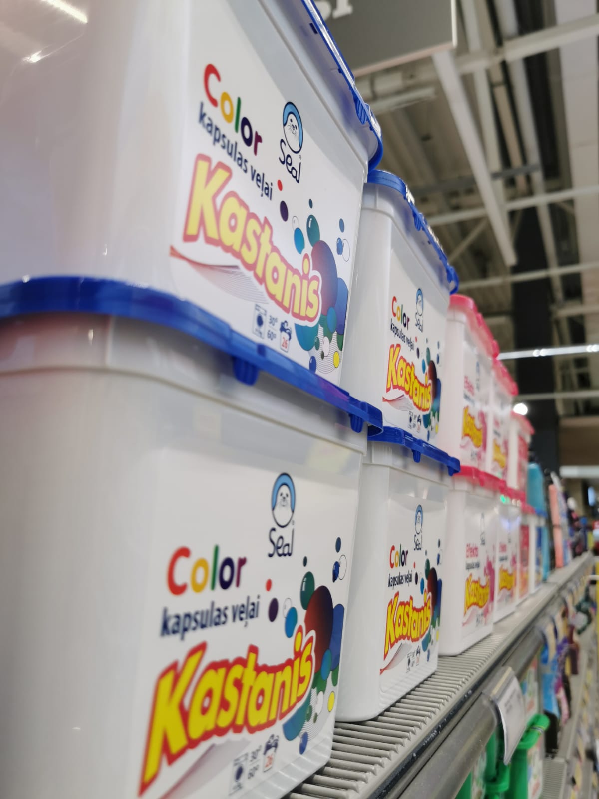 laundry capsules from brand seal of Spodrība put on a shelf as a result of successful merchandising work